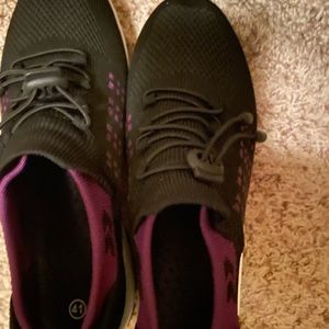 Had two pair, so I sold one and kept one. They are brand new.